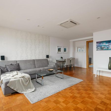 Roy 2 Bdr Apartment With Prague Castle View, Parking & Ac Exterior photo