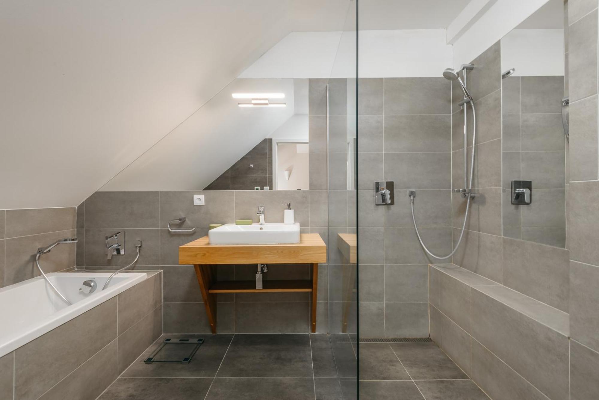 Roy 2 Bdr Apartment With Prague Castle View, Parking & Ac Exterior photo